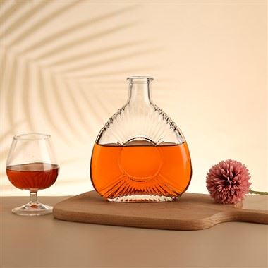 Schwarze Flasche Brandy Ban Murphy
