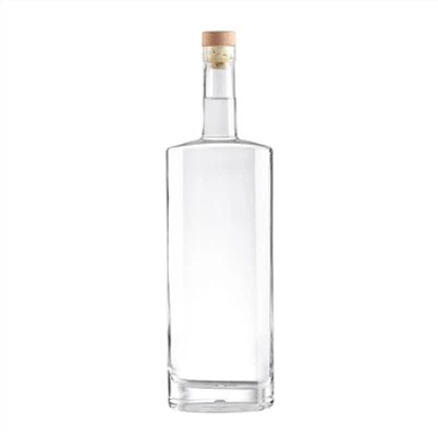 Wodka-Glasflasche mit flachem Mund