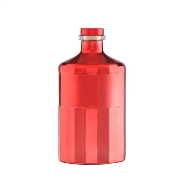 Weinflaschen aus rotem Glas